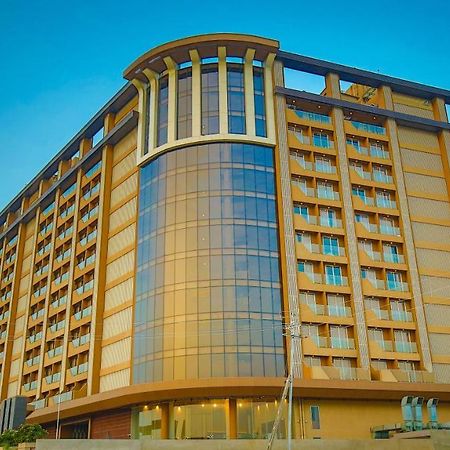 Hotel The Weekend Address Surat Zewnętrze zdjęcie