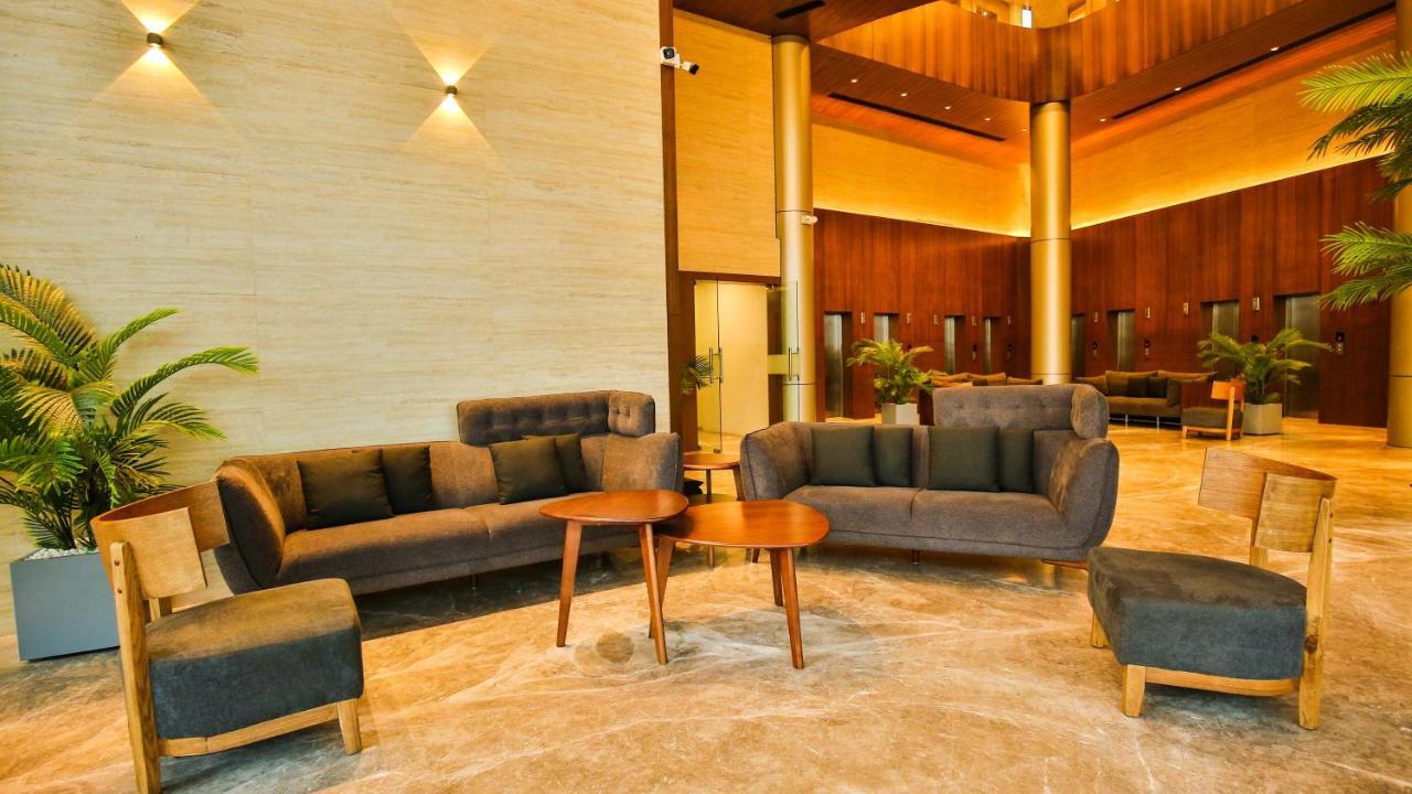 Hotel The Weekend Address Surat Zewnętrze zdjęcie