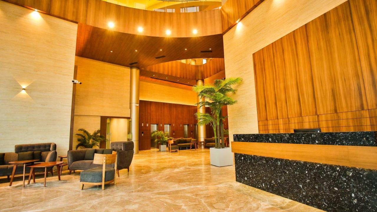Hotel The Weekend Address Surat Zewnętrze zdjęcie